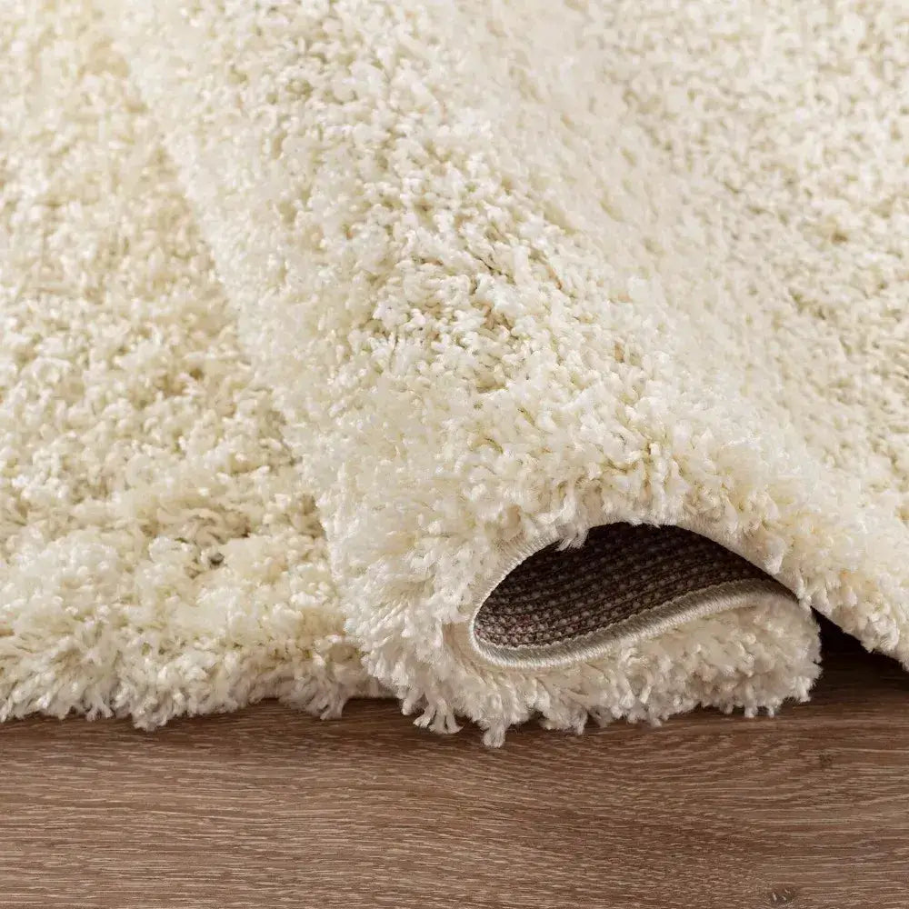 closeup of soft ivory shaggy rug in a modern living room