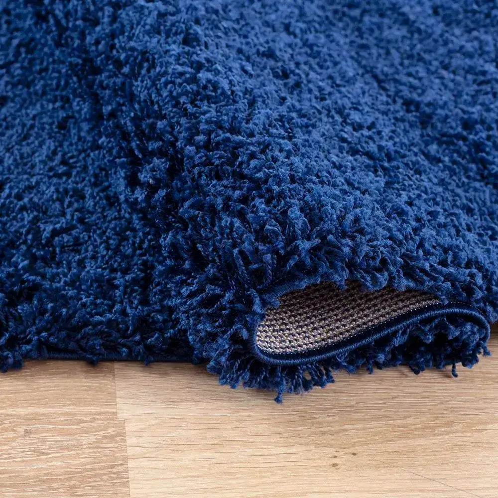 closeup of soft navy blue shaggy rug in a modern living room