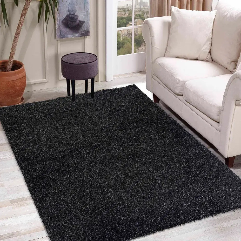 side view of soft anthracite shaggy rug in a modern living room